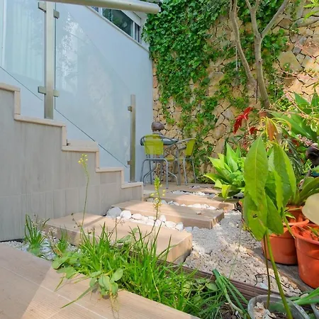 Elegant Guest With Hot Tub Full Shared Homestay *