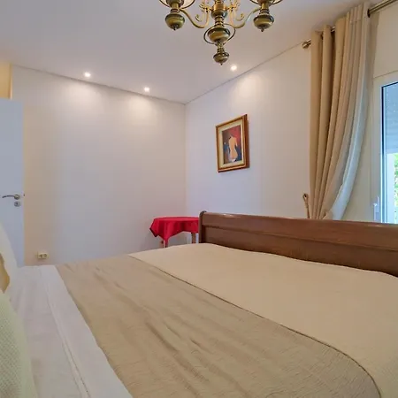Elegant Guest With Hot Tub Full Shared *