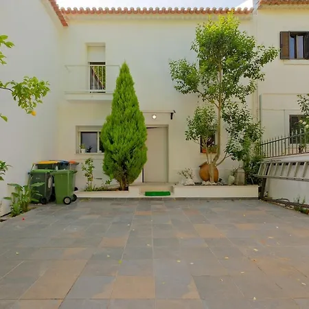 Homestay Elegant Guest With Hot Tub Full Shared Lisbon