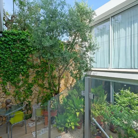 Homestay Elegant Guest With Hot Tub Full Shared Lisbon