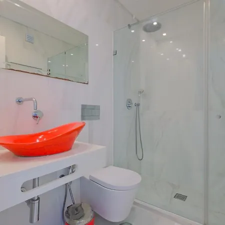 Homestay Elegant Guest With Hot Tub Full Shared