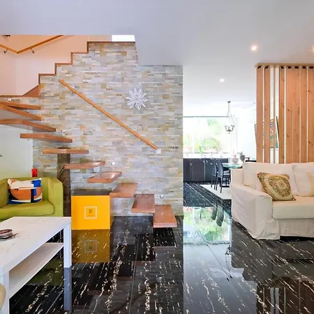 Elegant Guest With Hot Tub Full Shared Lisbon